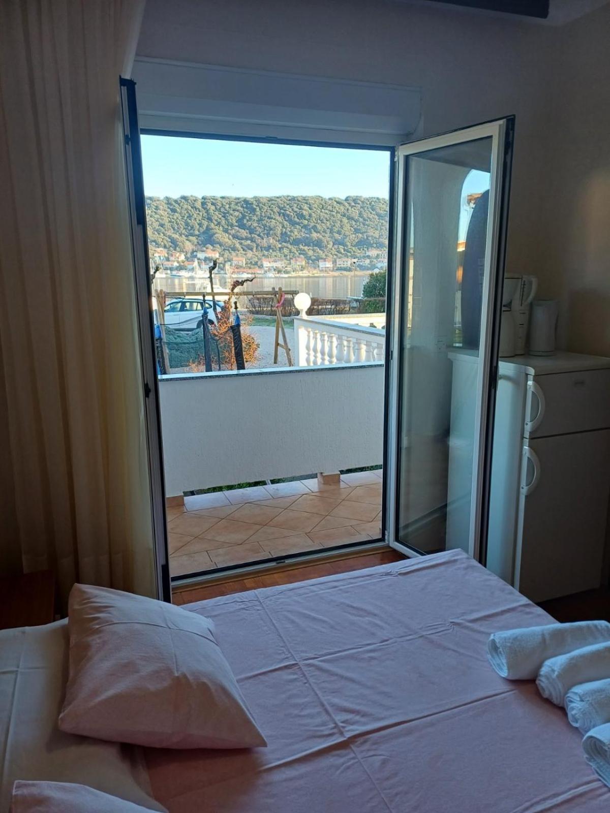 Tomulic Jasna I Miljenko Apartment Supetarska Draga Bagian luar foto
