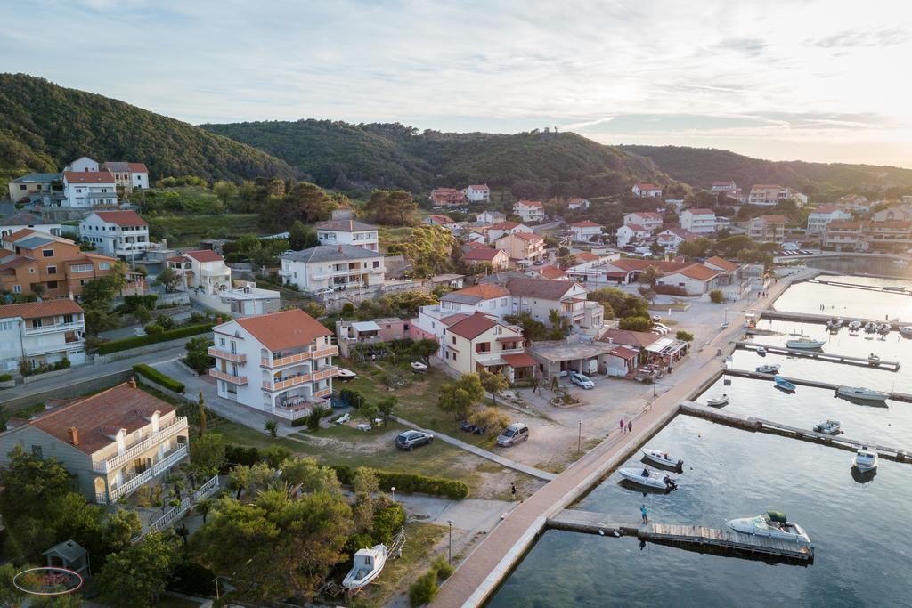 Tomulic Jasna I Miljenko Apartment Supetarska Draga Bagian luar foto