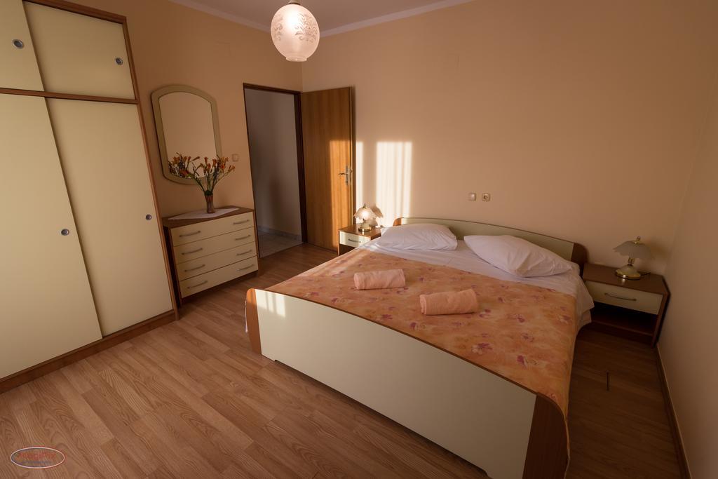 Tomulic Jasna I Miljenko Apartment Supetarska Draga Bagian luar foto